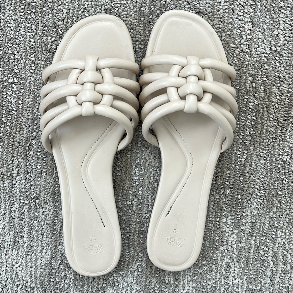 Zara - size 39 - off white flat sandals